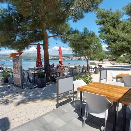 Spacious Lush Garden Private Access To - Sherene Feriehus Trogir