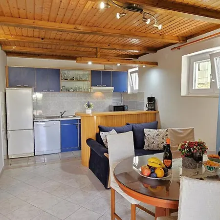 Vikendica Spacious Lush Garden Private Access To - Sherene Trogir