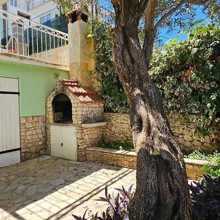 Spacious Lush Garden Private Access To - Sherene Feriehus *