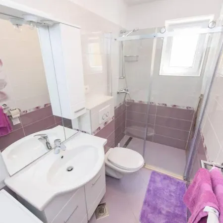 Spacious Lush Garden Private Access To - Sherene Vikendica Trogir