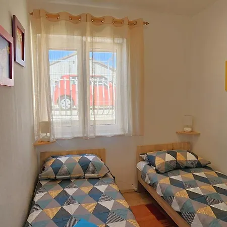 Spacious Lush Garden Private Access To - Sherene *