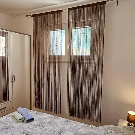 Spacious Lush Garden Private Access To - Sherene Vikendica Trogir