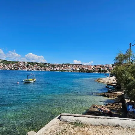 Spacious Lush Garden Private Access To - Sherene