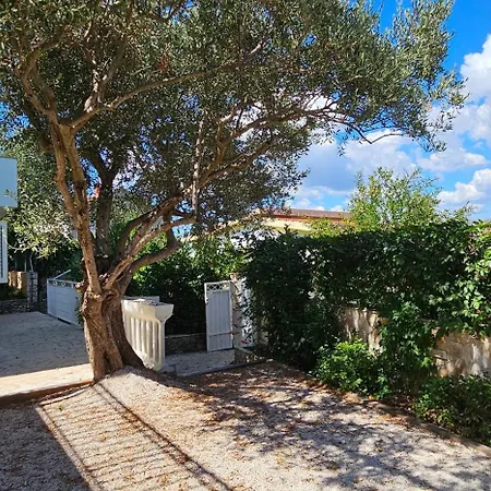 Spacious Lush Garden Private Access To - Sherene * Trogir