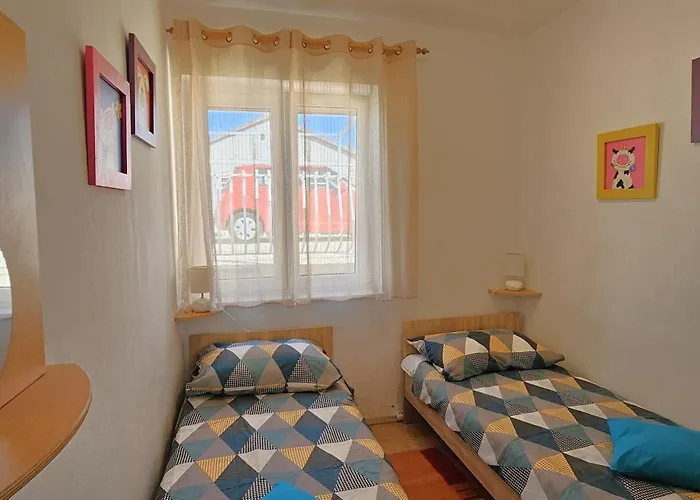 Spacious Lush Garden Private Access To - Sherene *