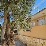 Holiday home Spacious Lush Garden Private Access To - Sherene Trogir