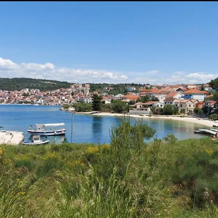 Дом отдыха Spacious Lush Garden Private Access To - Sherene *