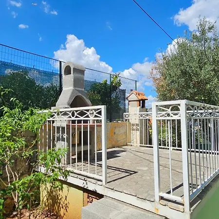 Spacious Lush Garden Private Access To - Sherene Трогир