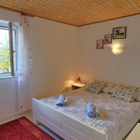 Дом отдыха Spacious Lush Garden Private Access To - Sherene