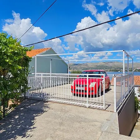 Spacious Lush Garden Private Access To - Sherene Трогир