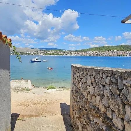 Spacious Lush Garden Private Access To - Sherene *