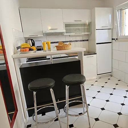 Spacious Lush Garden Private Access To - Sherene Трогир