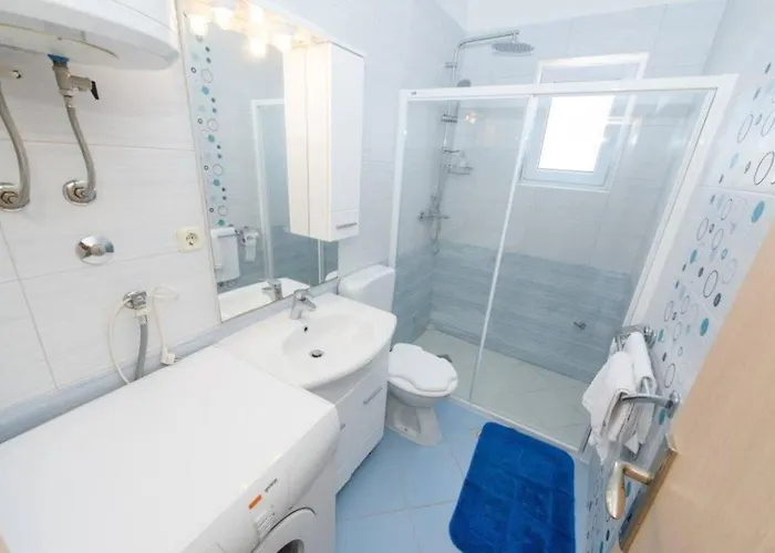 度假居 Spacious Lush Garden Private Access To - Sherene 特罗吉尔