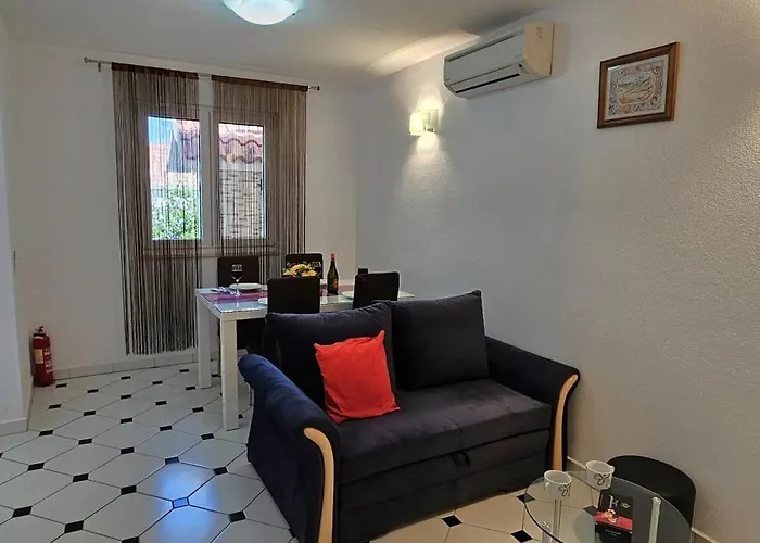 Spacious Lush Garden Private Access To - Sherene * Trogir