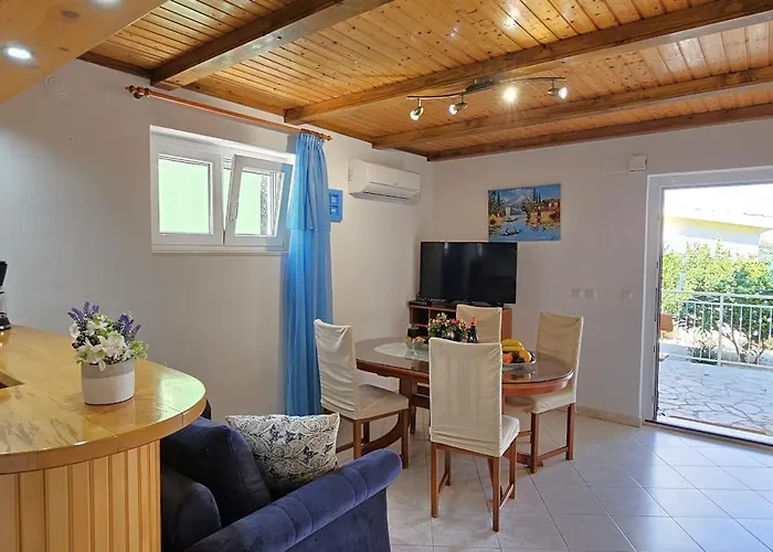 Spacious Lush Garden Private Access To - Sherene Nyaraló *