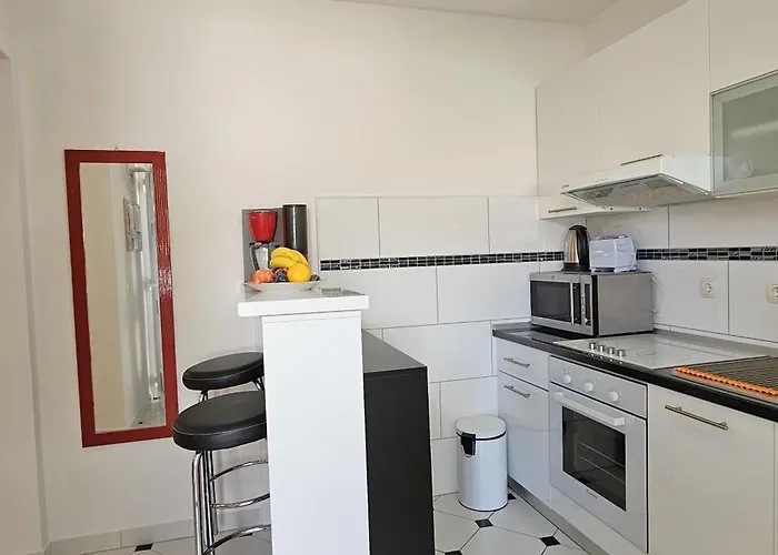 Spacious Lush Garden Private Access To - Sherene *