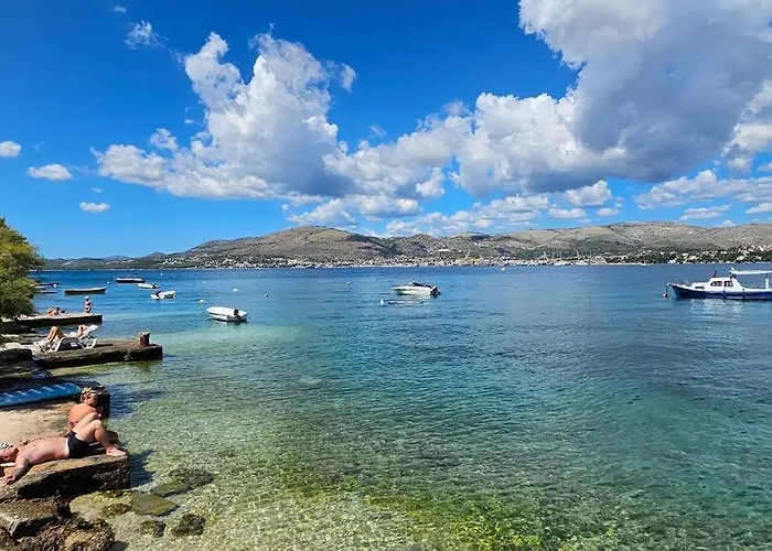 Spacious Lush Garden Private Access To - Sherene *