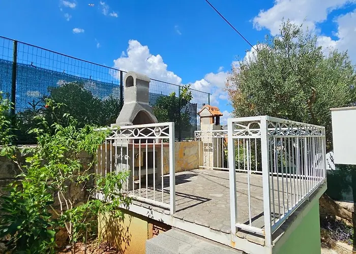 Spacious Lush Garden Private Access To - Sherene Trogir