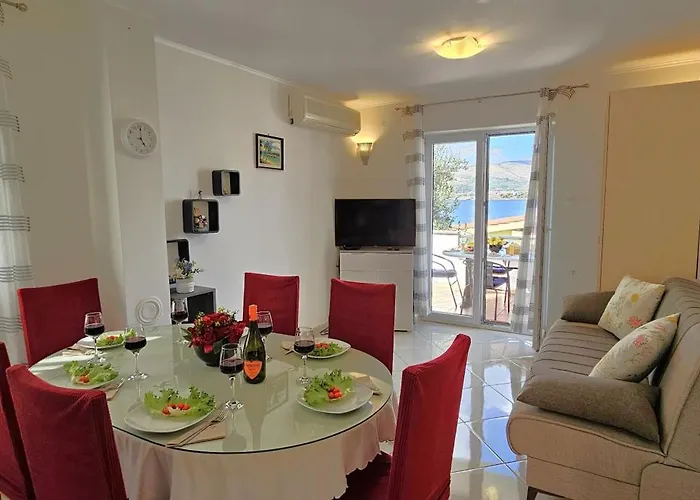 Nyaraló Spacious Lush Garden Private Access To - Sherene