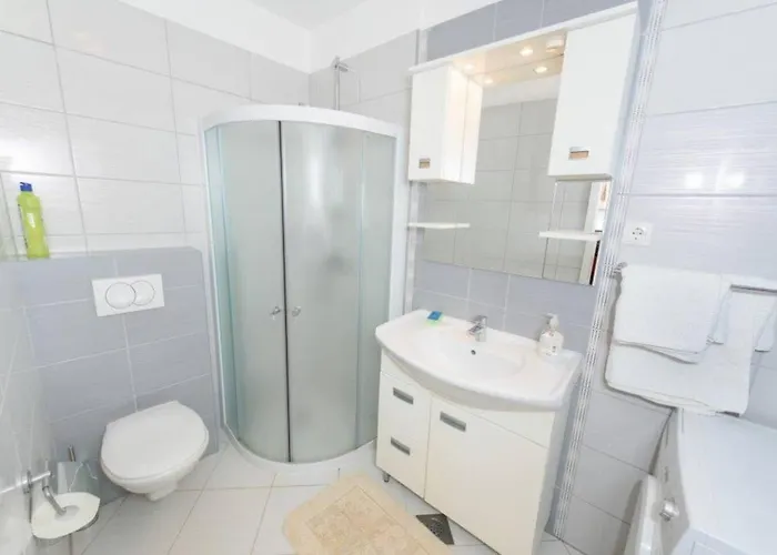 度假居 Spacious Lush Garden Private Access To - Sherene 特罗吉尔