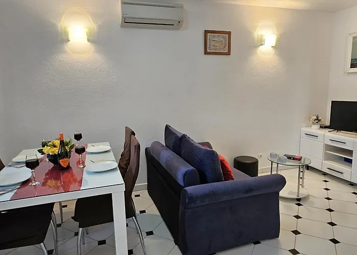 Spacious Lush Garden Private Access To - Sherene *