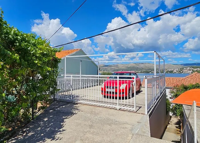 Spacious Lush Garden Private Access To - Sherene Trogir