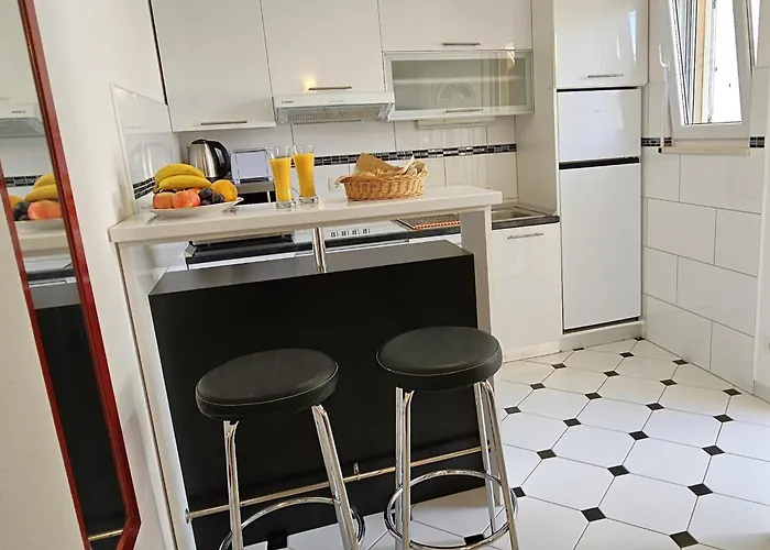 Spacious Lush Garden Private Access To - Sherene Trogir