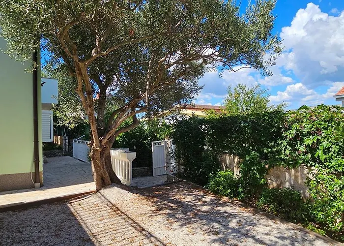 Spacious Lush Garden Private Access To - Sherene * Trogir