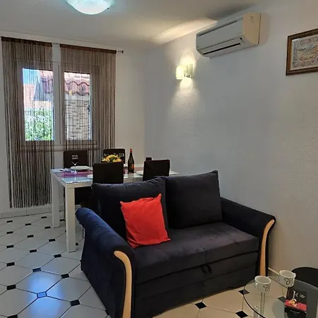 Spacious Lush Garden Private Access To - Sherene * Trogir