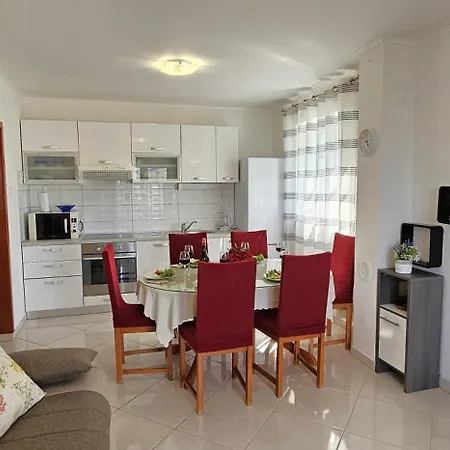 Spacious Lush Garden Private Access To - Sherene * Trogir