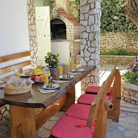 Nyaraló Spacious Lush Garden Private Access To - Sherene *